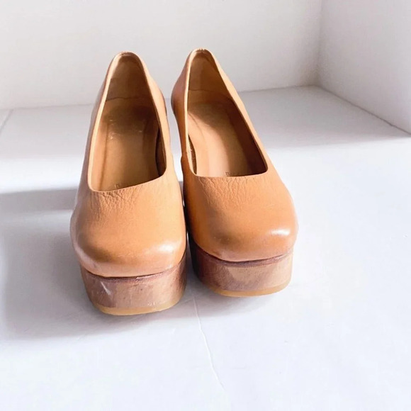Camel Beige Leather Made in  Peru Clog Wood Sole Heels 7 - Picture 3 of 9